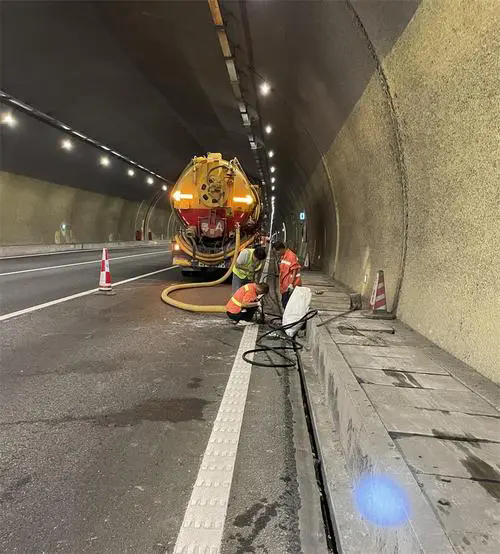 殷都隧道排水渠清淤